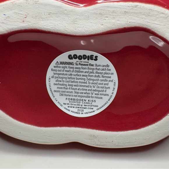 DW Home Goodies HTF Halloween Vampire Red Lips 'Forbidden Kiss' 2 Wick Candle - Picture 9 of 9